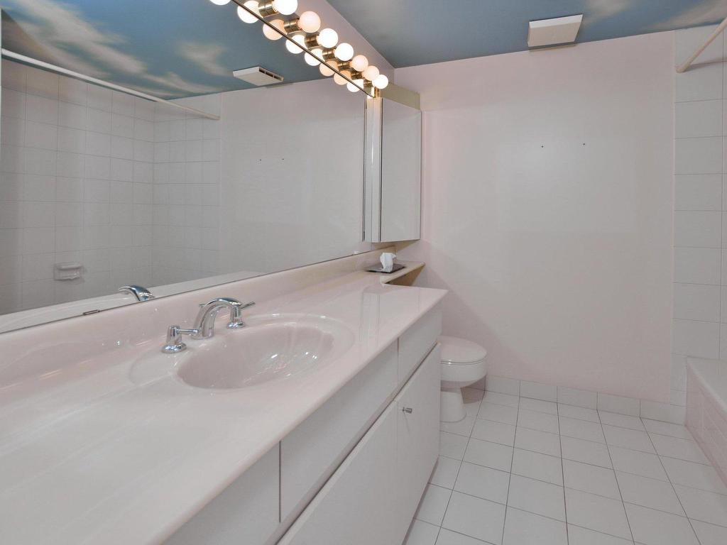 









6150


Av. du Boisé

, B4,
Montréal (Côte-des-Neiges/Notre-Dame-de-Grâce),




QC
H3S2V2

