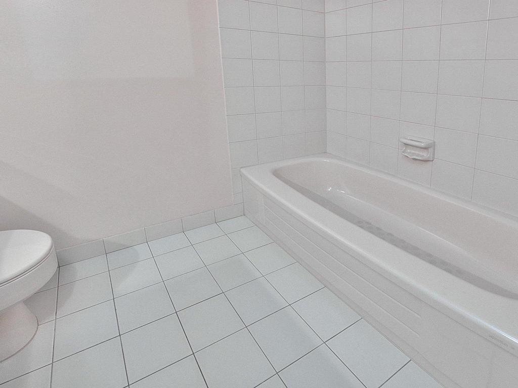 









6150


Av. du Boisé

, B4,
Montréal (Côte-des-Neiges/Notre-Dame-de-Grâce),




QC
H3S2V2

