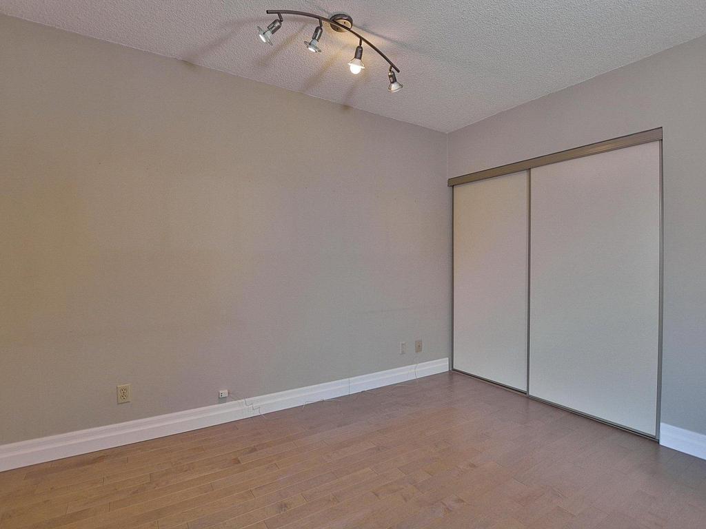 









6150


Av. du Boisé

, B4,
Montréal (Côte-des-Neiges/Notre-Dame-de-Grâce),




QC
H3S2V2

