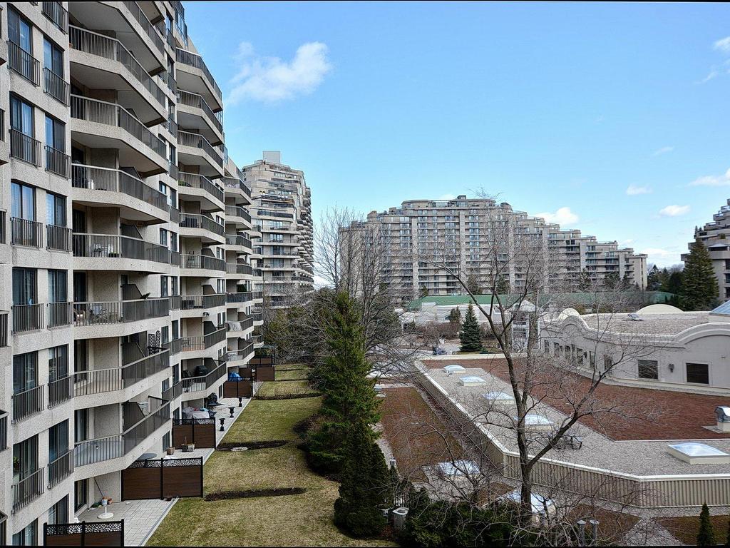 









6150


Av. du Boisé

, B4,
Montréal (Côte-des-Neiges/Notre-Dame-de-Grâce),




QC
H3S2V2

