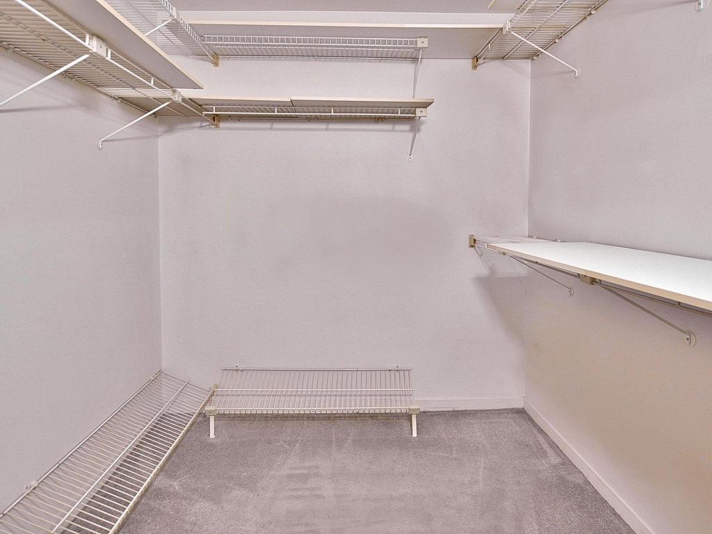









6150


Av. du Boisé

, B4,
Montréal (Côte-des-Neiges/Notre-Dame-de-Grâce),




QC
H3S2V2

