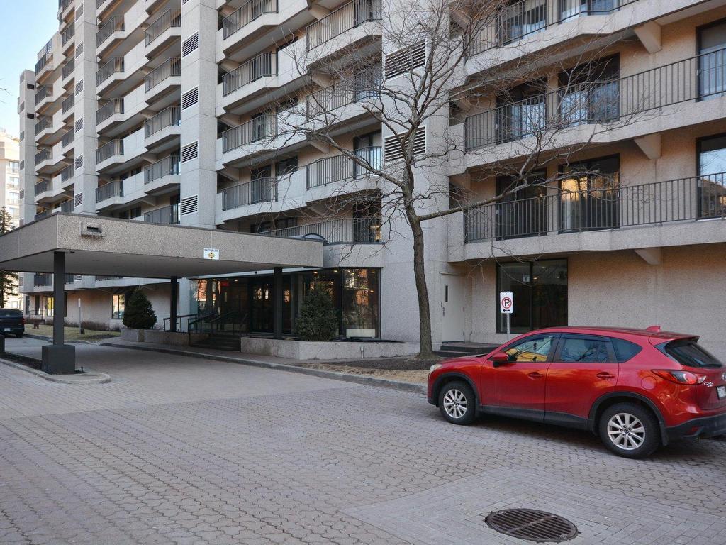 









6150


Av. du Boisé

, B4,
Montréal (Côte-des-Neiges/Notre-Dame-de-Grâce),




QC
H3S2V2

