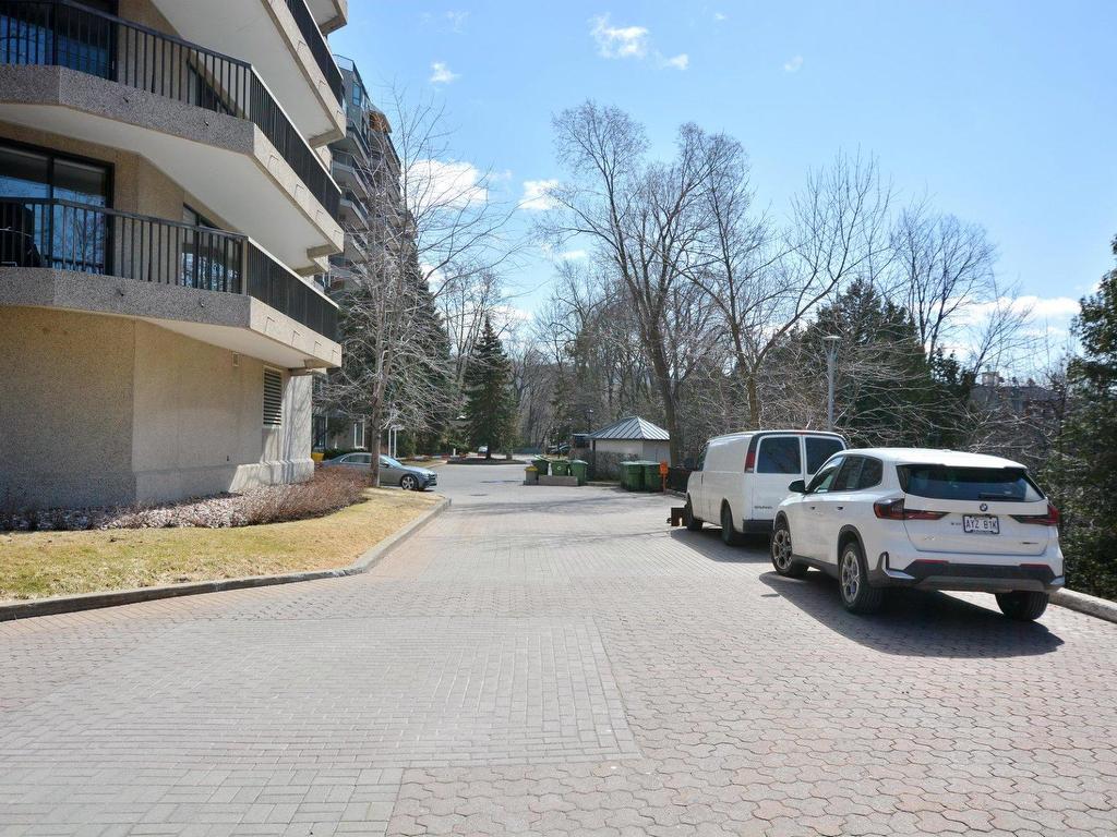 









6150


Av. du Boisé

, B4,
Montréal (Côte-des-Neiges/Notre-Dame-de-Grâce),




QC
H3S2V2

