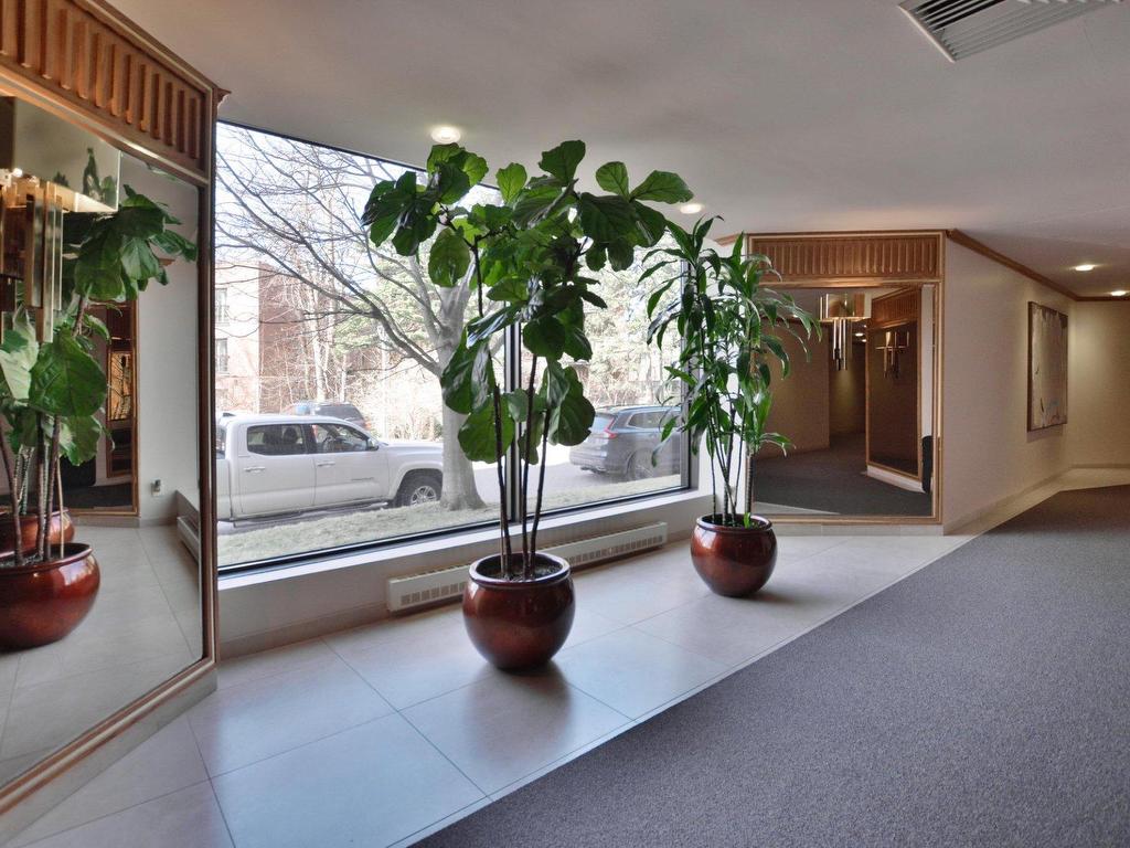 









6150


Av. du Boisé

, B4,
Montréal (Côte-des-Neiges/Notre-Dame-de-Grâce),




QC
H3S2V2

