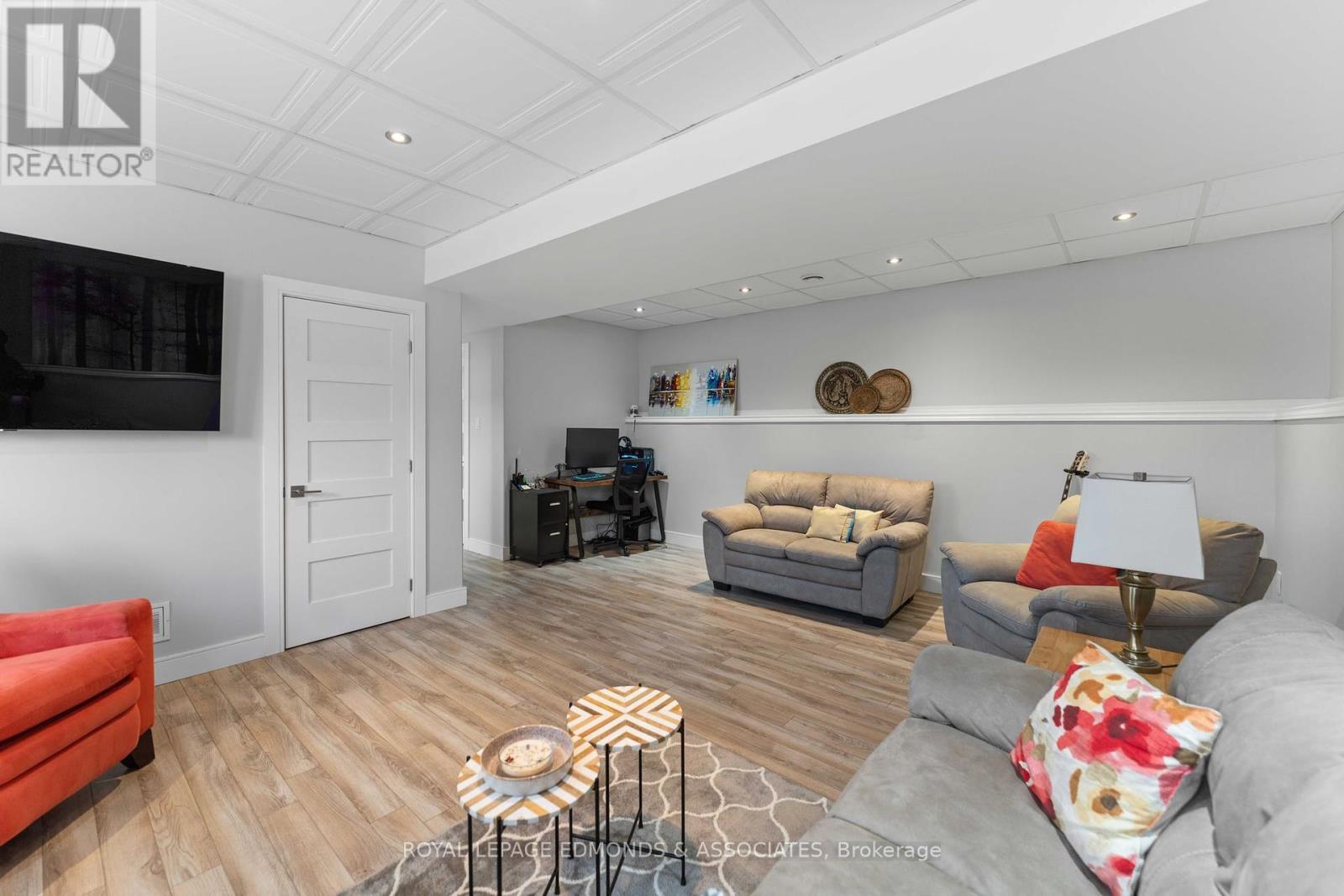 












278 EVERETT STREET

,
Pembroke,




Ontario
K8A3W4

