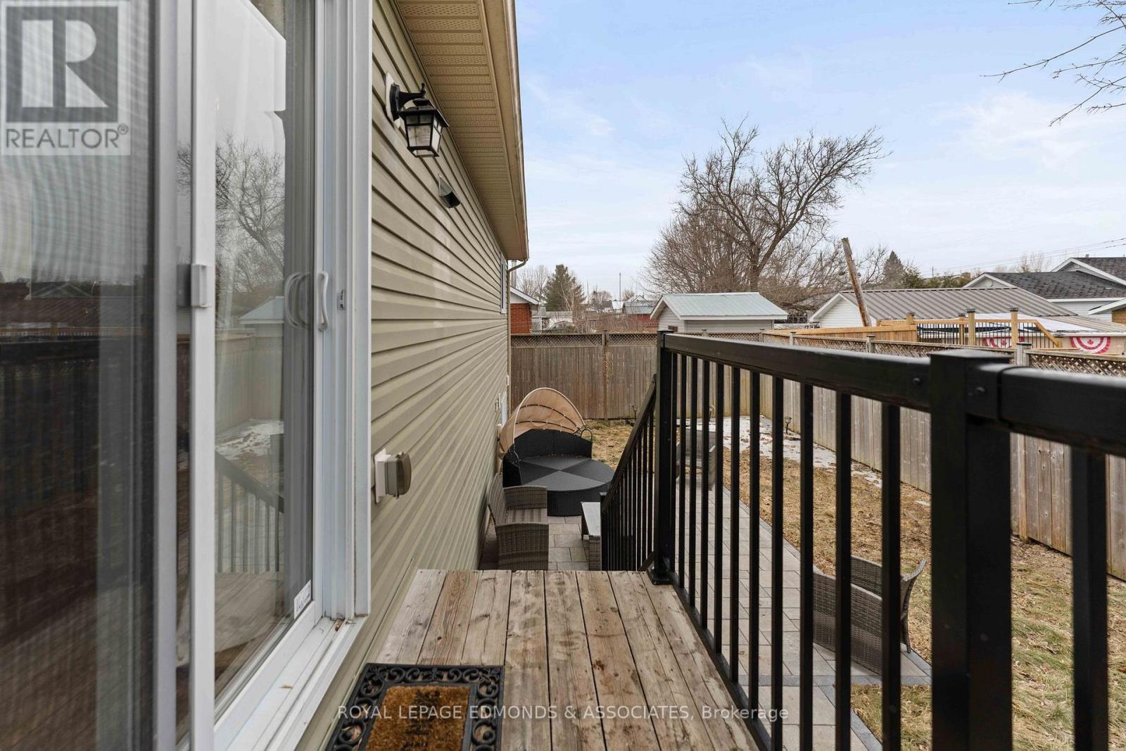 












278 EVERETT STREET

,
Pembroke,




Ontario
K8A3W4

