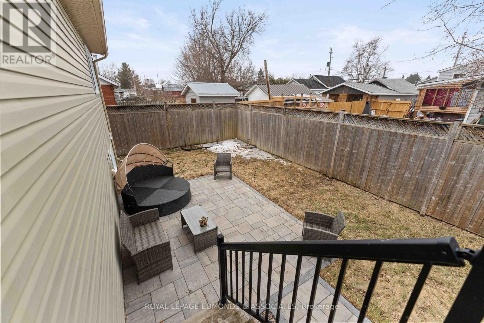












278 EVERETT STREET

,
Pembroke,




Ontario
K8A3W4

