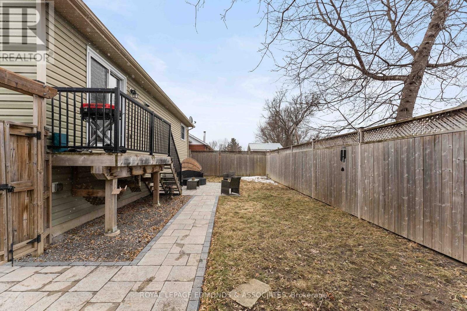 












278 EVERETT STREET

,
Pembroke,




Ontario
K8A3W4

