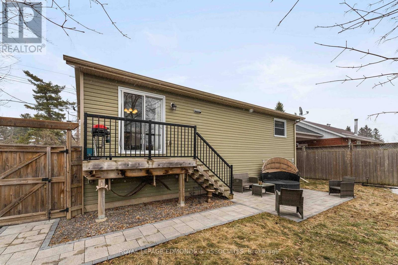 












278 EVERETT STREET

,
Pembroke,




Ontario
K8A3W4

