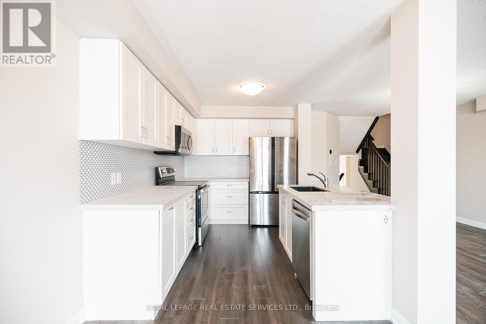












116 LAGUNA VILLAGE CRESCENT

,
Hamilton,




Ontario
L0R1P0

