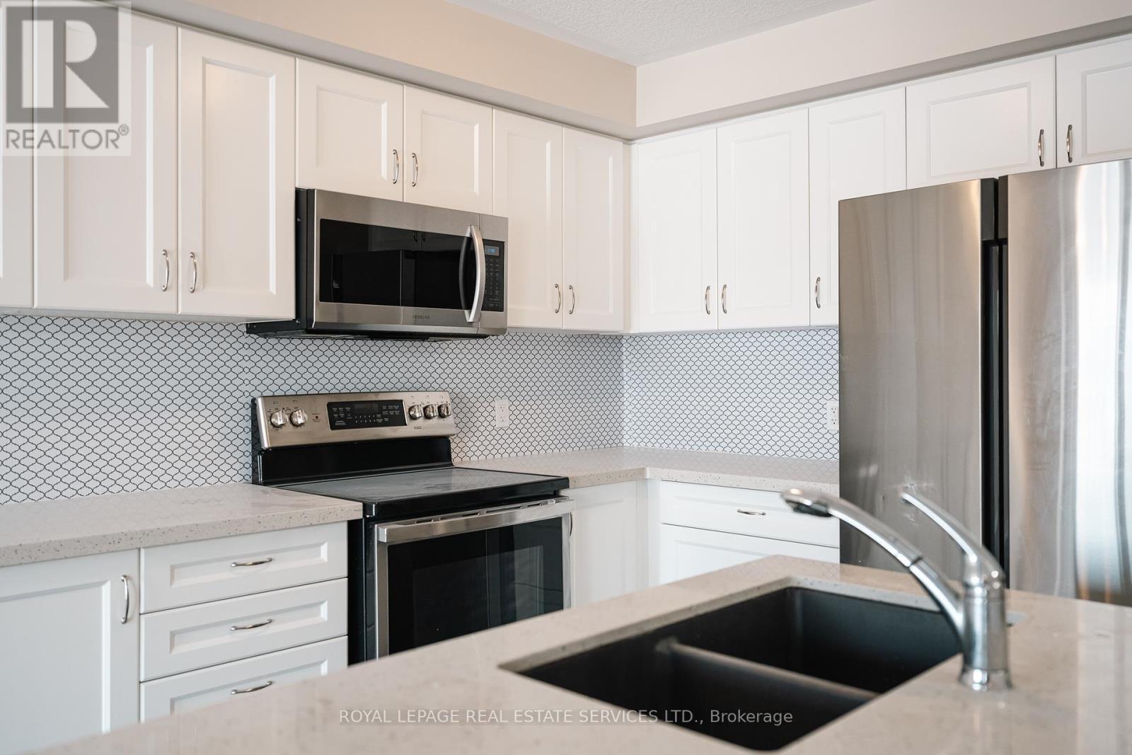 












116 LAGUNA VILLAGE CRESCENT

,
Hamilton,




Ontario
L0R1P0

