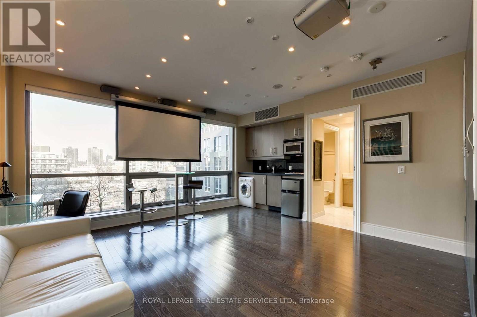 












512 - 10 BELLAIR STREET

,
Toronto,




Ontario
M5R3T8

