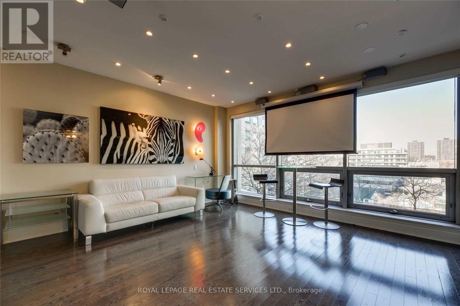 












512 - 10 BELLAIR STREET

,
Toronto,




Ontario
M5R3T8

