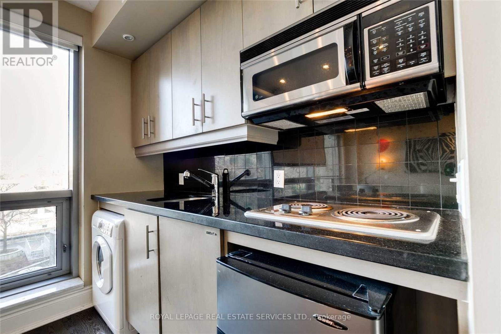 












512 - 10 BELLAIR STREET

,
Toronto,




Ontario
M5R3T8

