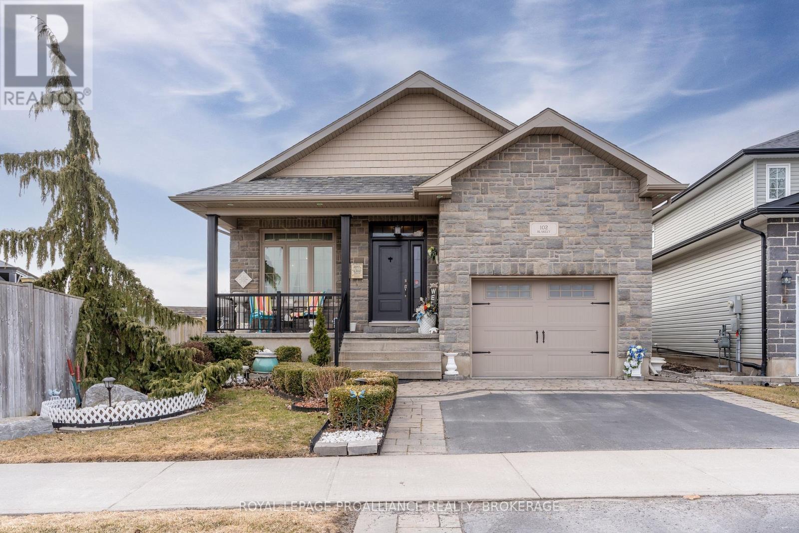 












102 BLAKELY STREET

,
Loyalist (Amherstview),




Ontario
K7N0A3


