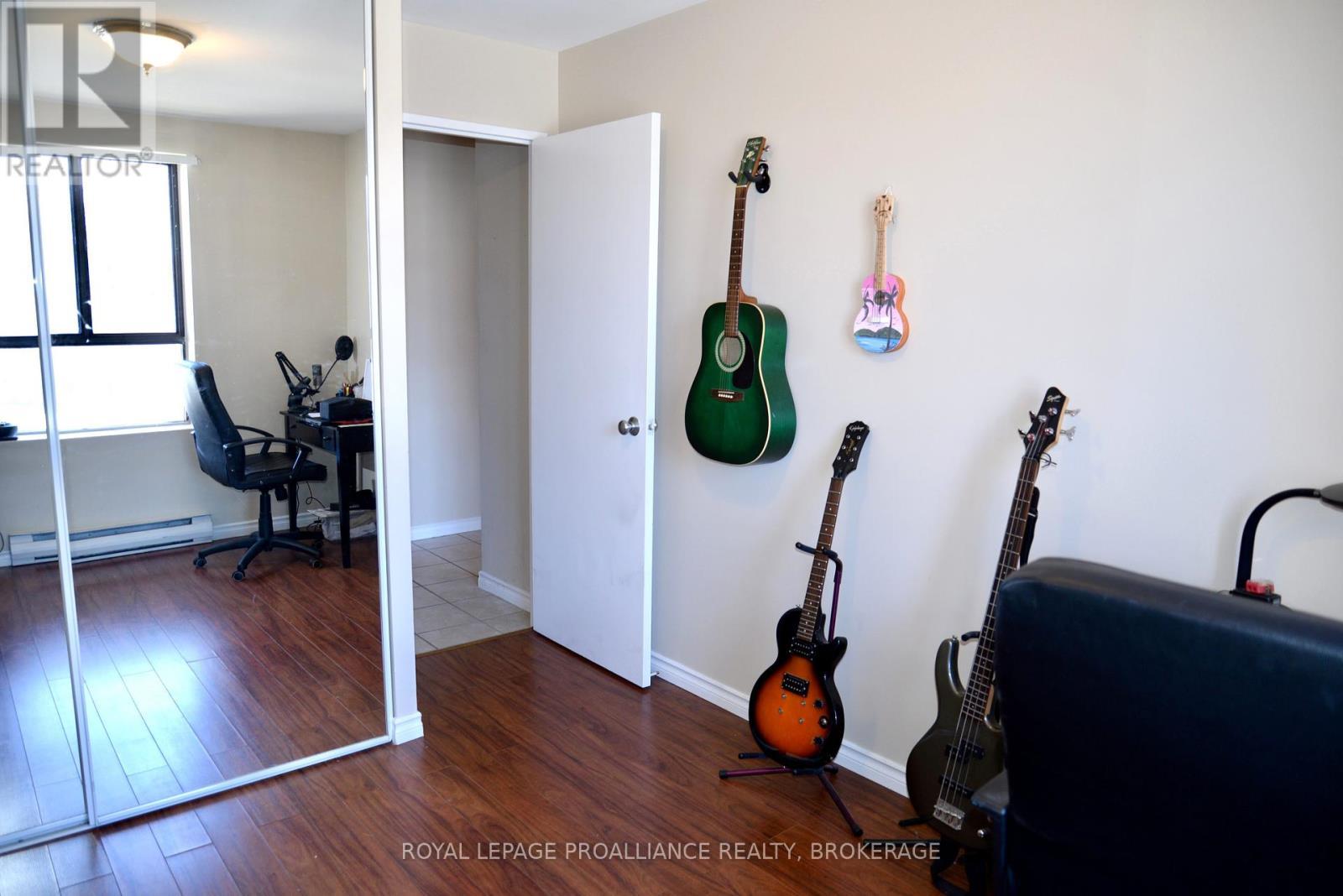 












210 - 17 ELDON HALL PLACE

,
Kingston (Central City West),




Ontario
K7M7H5

