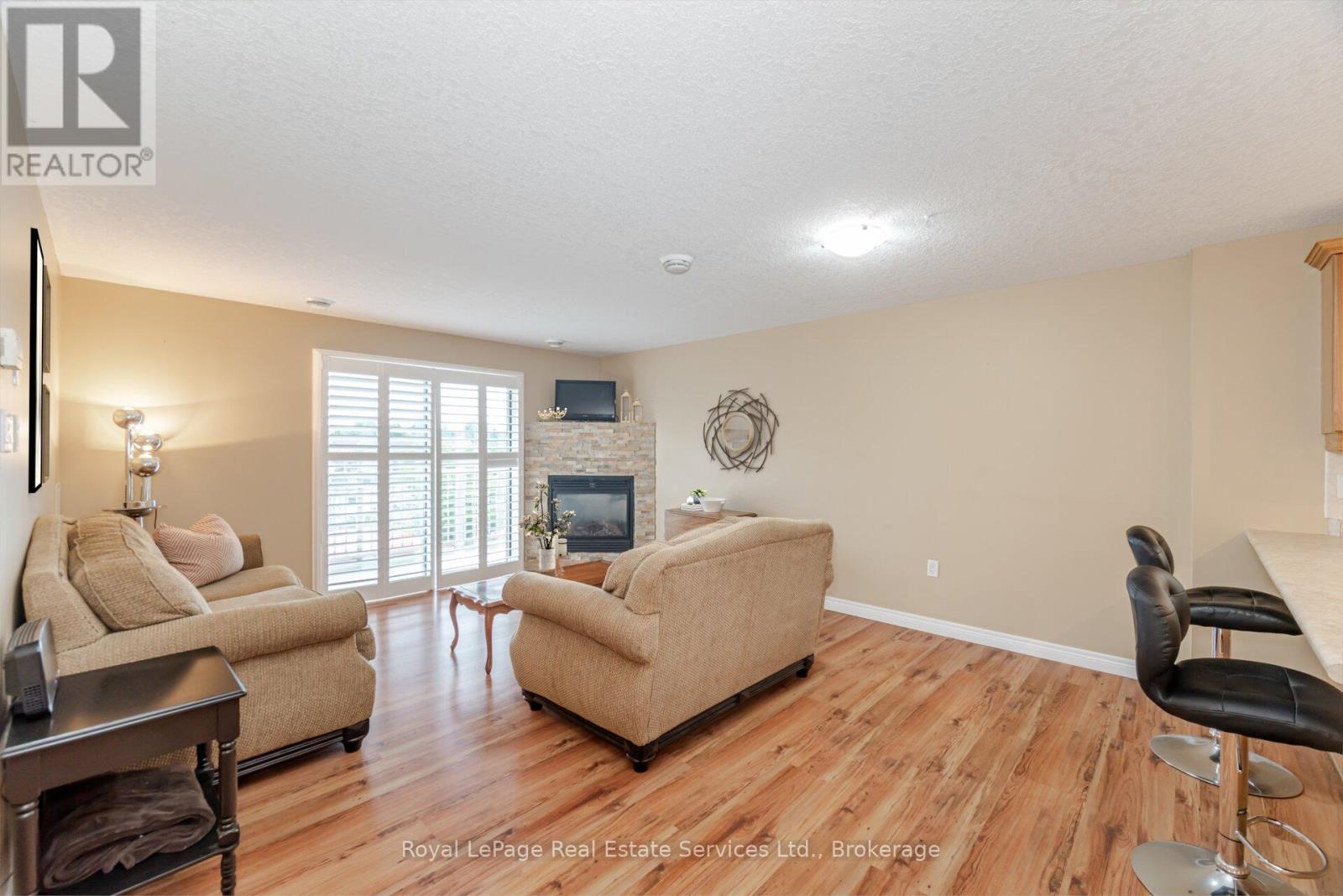 












406 - 12 ST ANDREW STREET

,
Norfolk (Port Dover),




Ontario
N0A1N1

