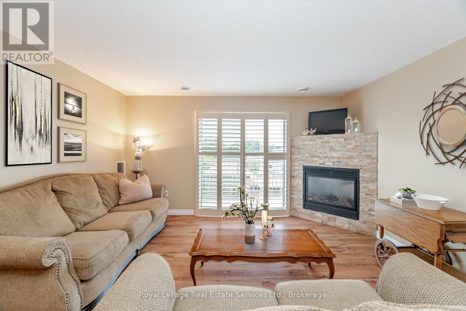 












406 - 12 ST ANDREW STREET

,
Norfolk (Port Dover),




Ontario
N0A1N1

