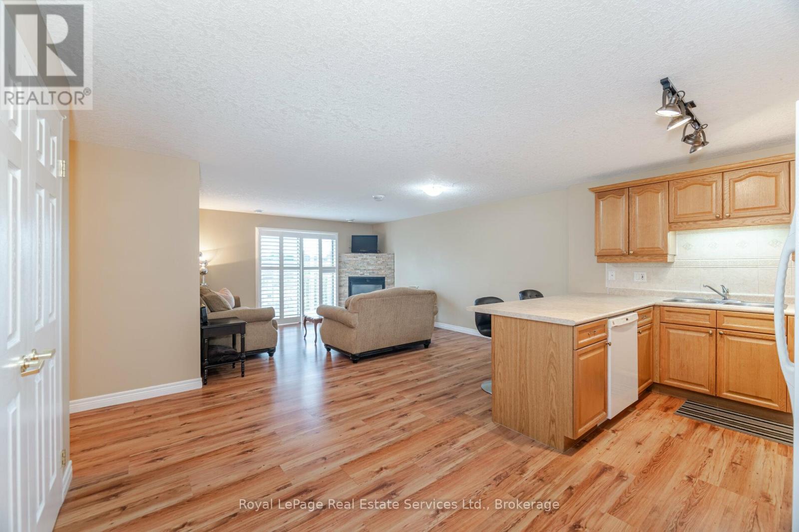 












406 - 12 ST ANDREW STREET

,
Norfolk (Port Dover),




Ontario
N0A1N1

