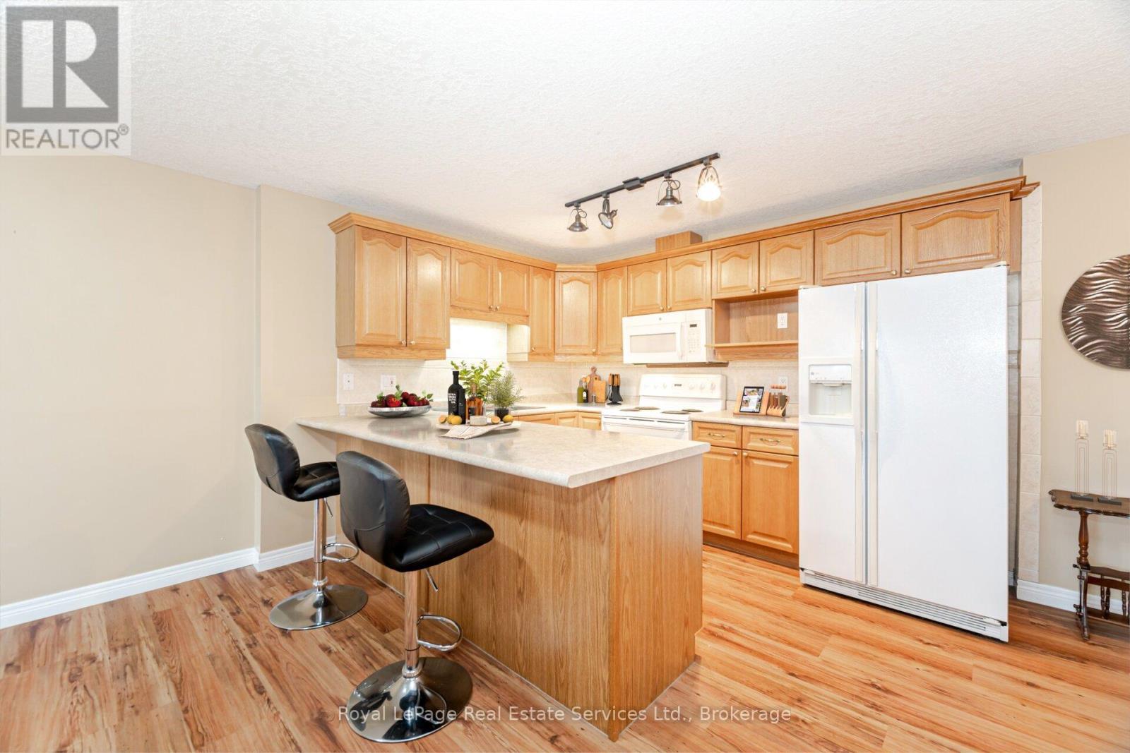 












406 - 12 ST ANDREW STREET

,
Norfolk (Port Dover),




Ontario
N0A1N1

