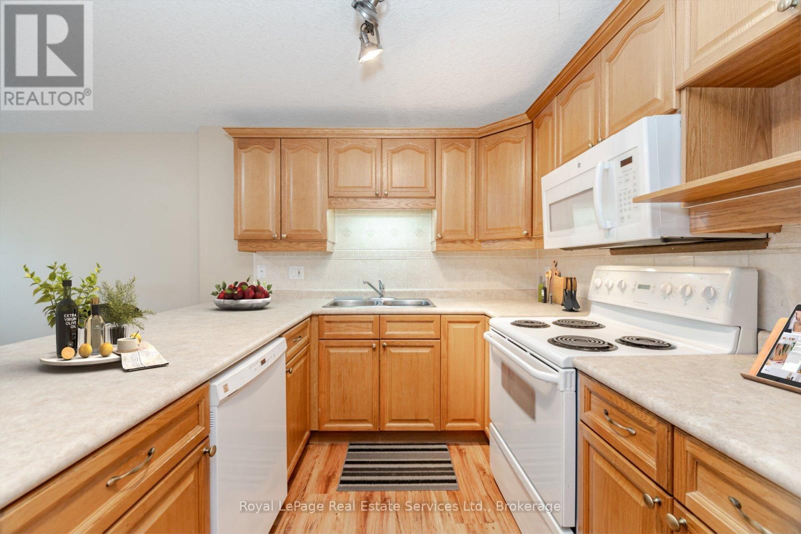 












406 - 12 ST ANDREW STREET

,
Norfolk (Port Dover),




Ontario
N0A1N1

