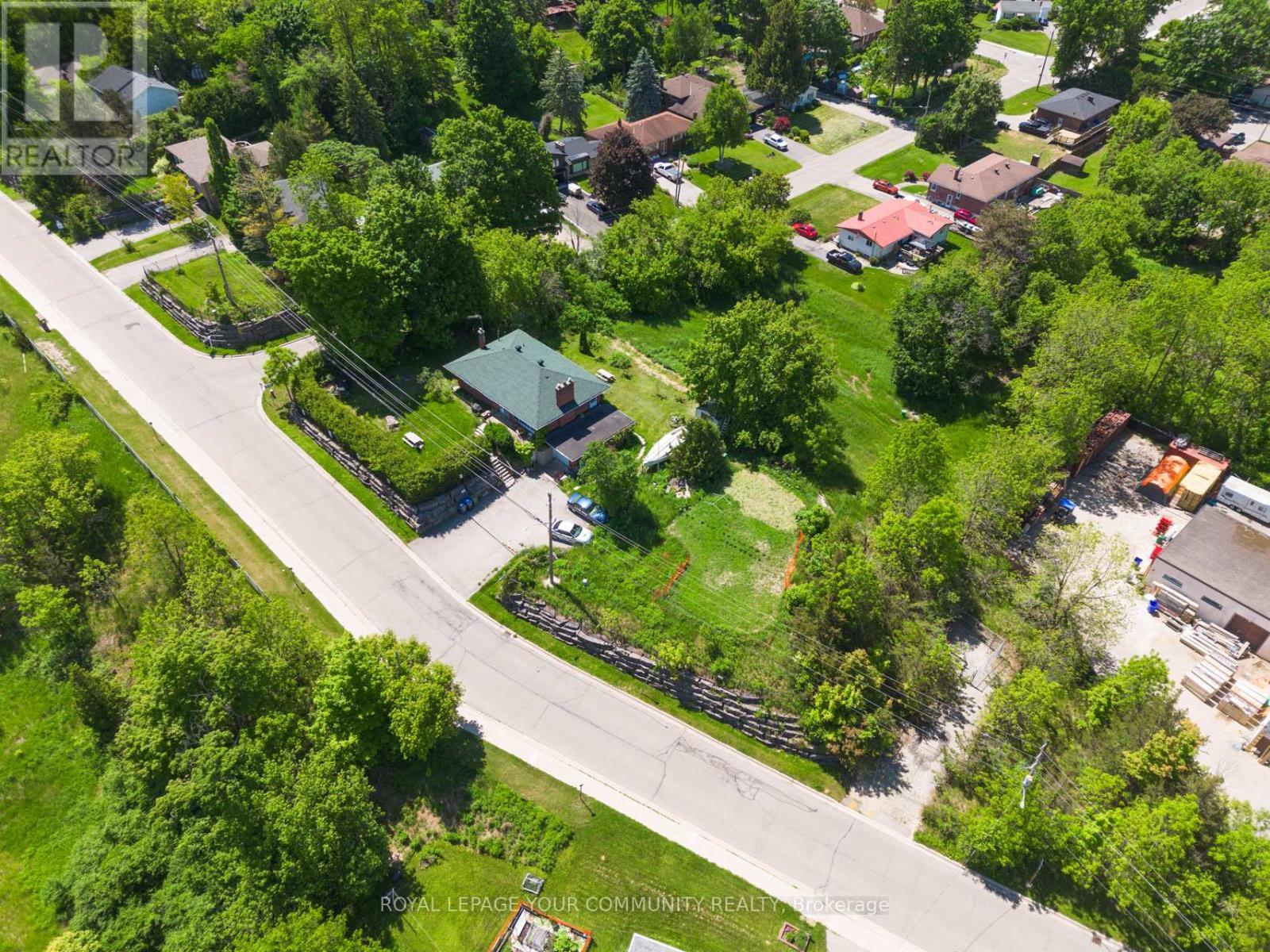 












58 OLD KING ROAD

,
Caledon,




Ontario
L7E3J5

