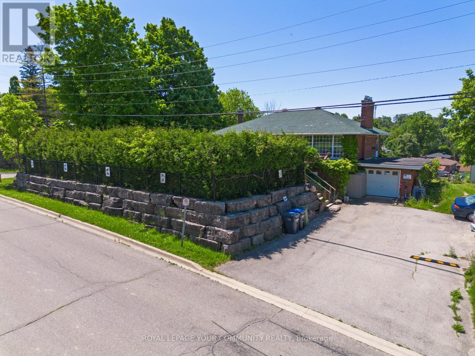 












58 OLD KING ROAD

,
Caledon,




Ontario
L7E3J5

