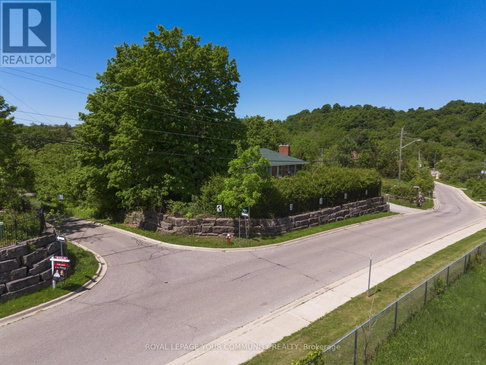 












58 OLD KING ROAD

,
Caledon,




Ontario
L7E3J5

