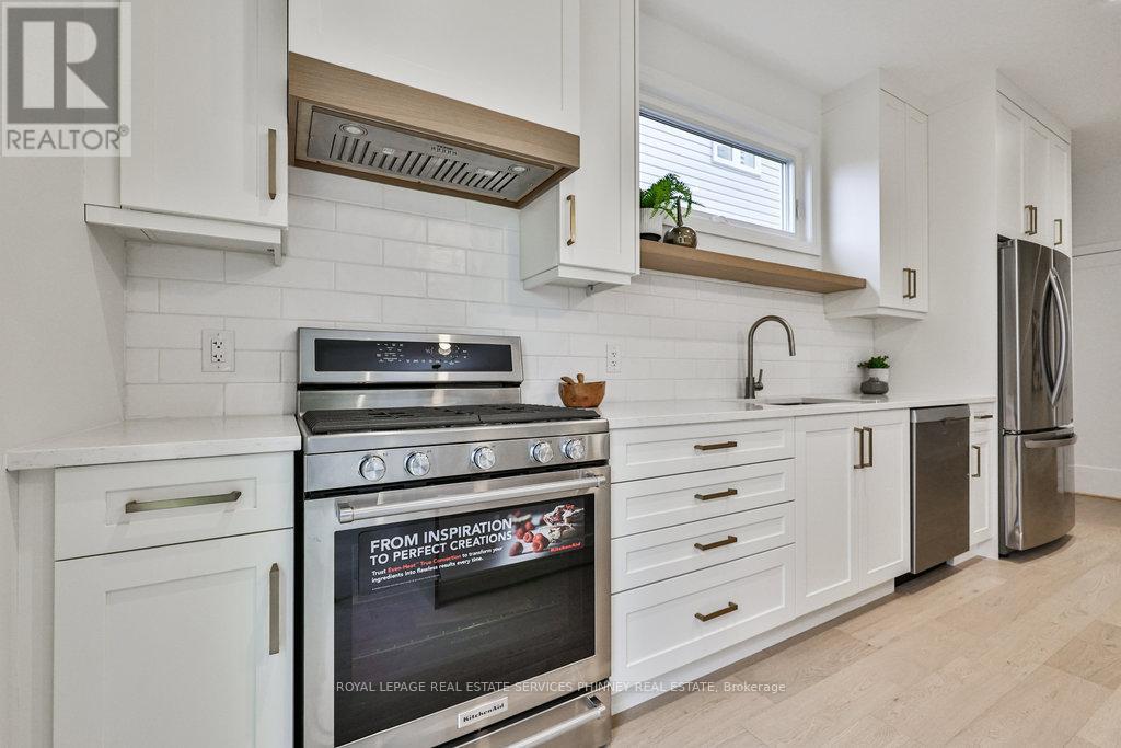 












28 LAKESIDE DRIVE

,
St. Catharines,




Ontario
L2M1P4

