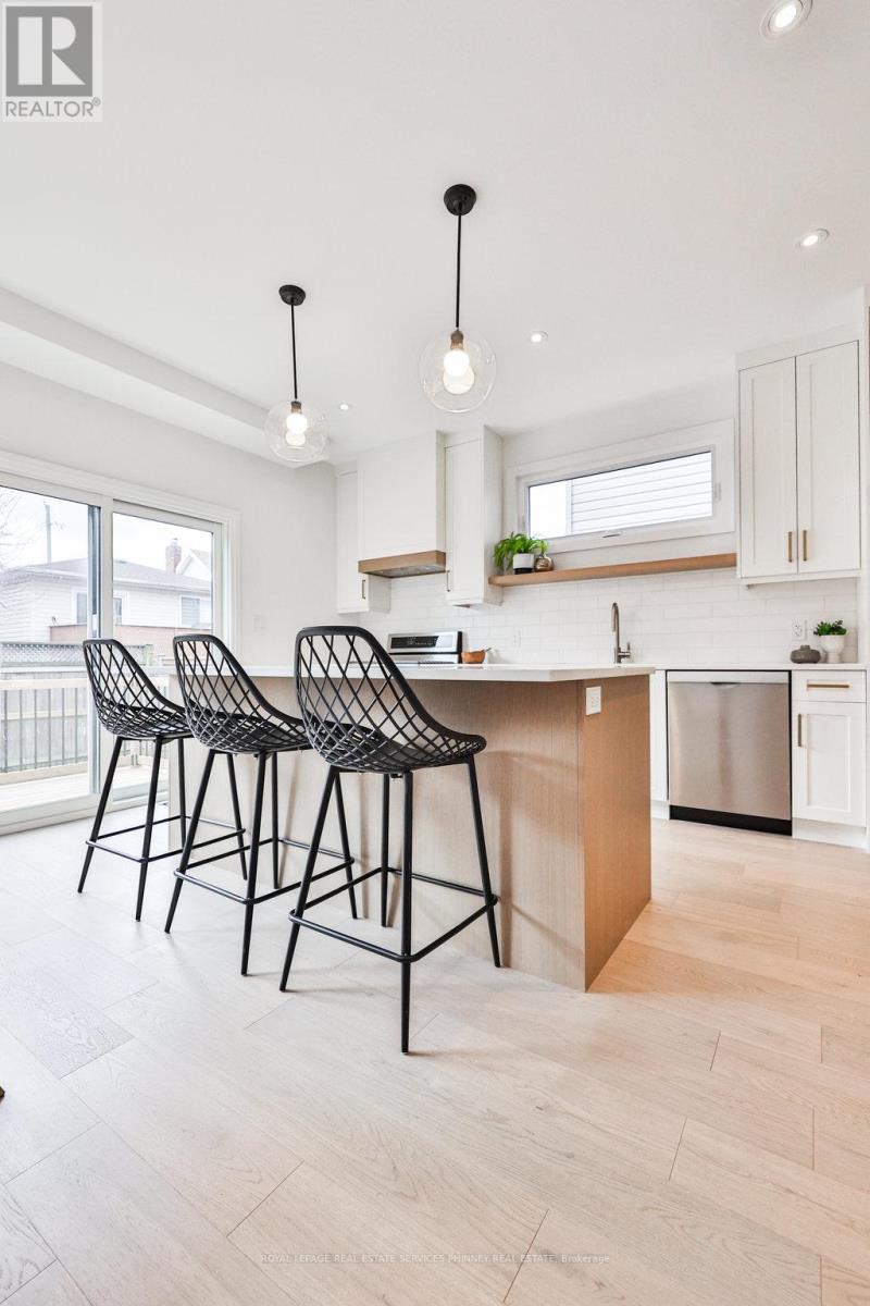 












28 LAKESIDE DRIVE

,
St. Catharines,




Ontario
L2M1P4

