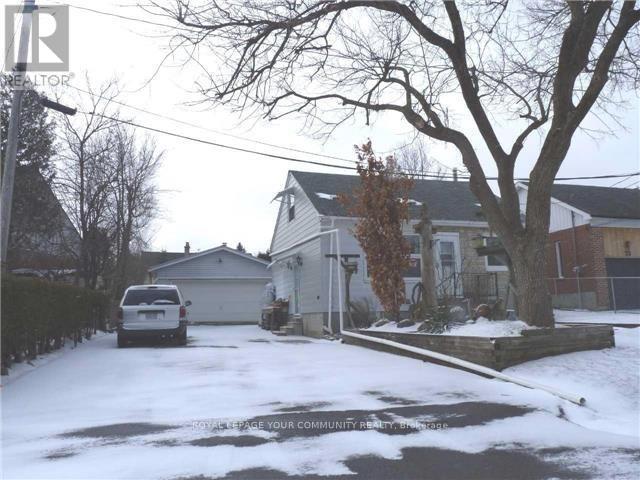 












21 GEORGE STREET

,
Richmond Hill,




Ontario
L4E2V7

