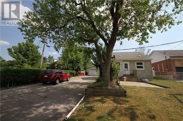 












21 GEORGE STREET

,
Richmond Hill,




Ontario
L4E2V7

