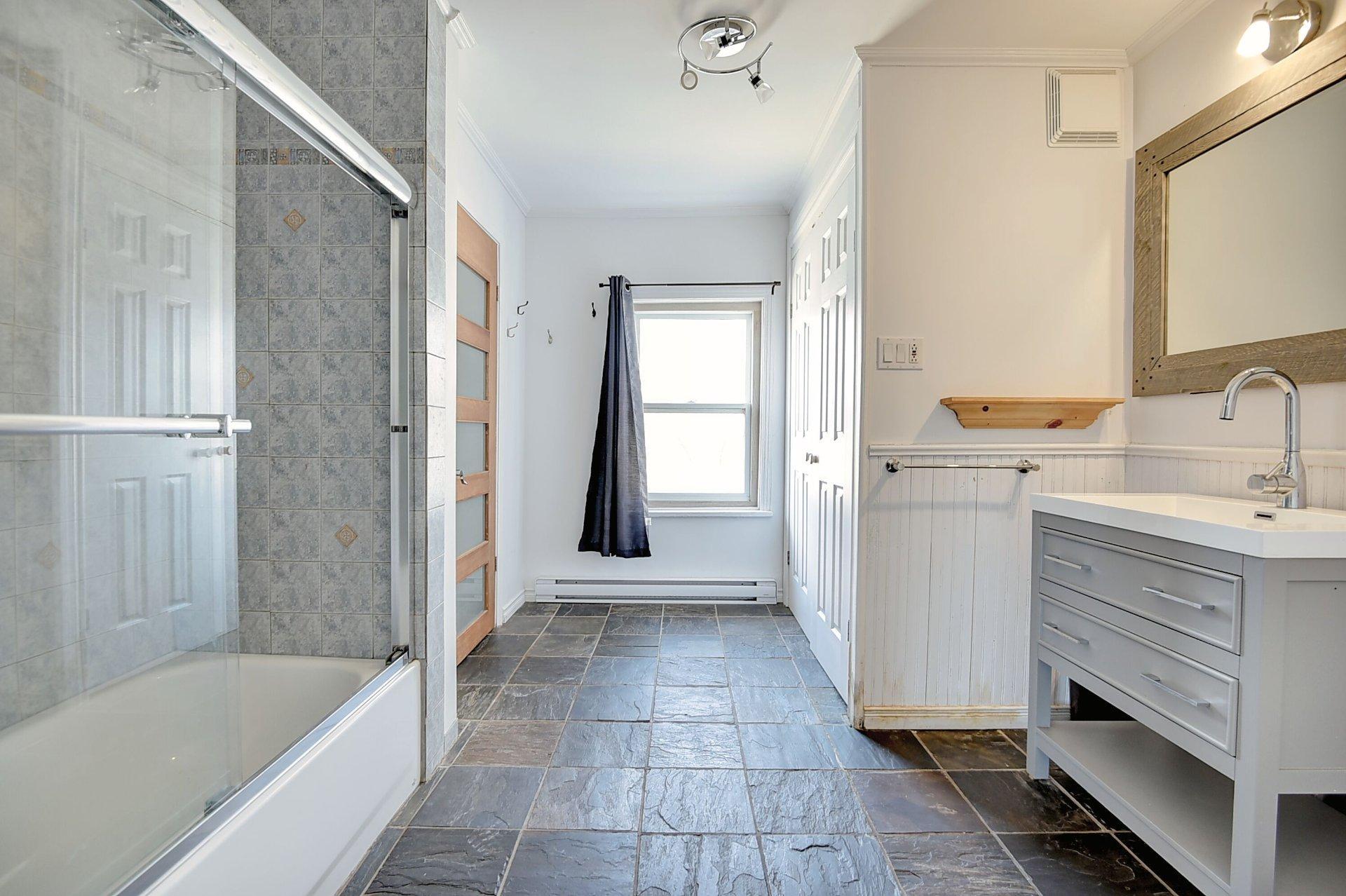 









500


Rue Crémazie

,
Berthierville,




QC
J0K1A0

