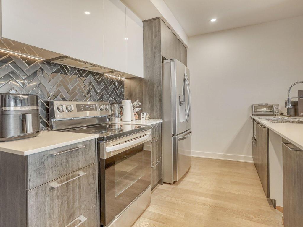









3647


Av. Jean-Béraud

, 906,
Laval (Chomedey),




QC
H7T0N4

