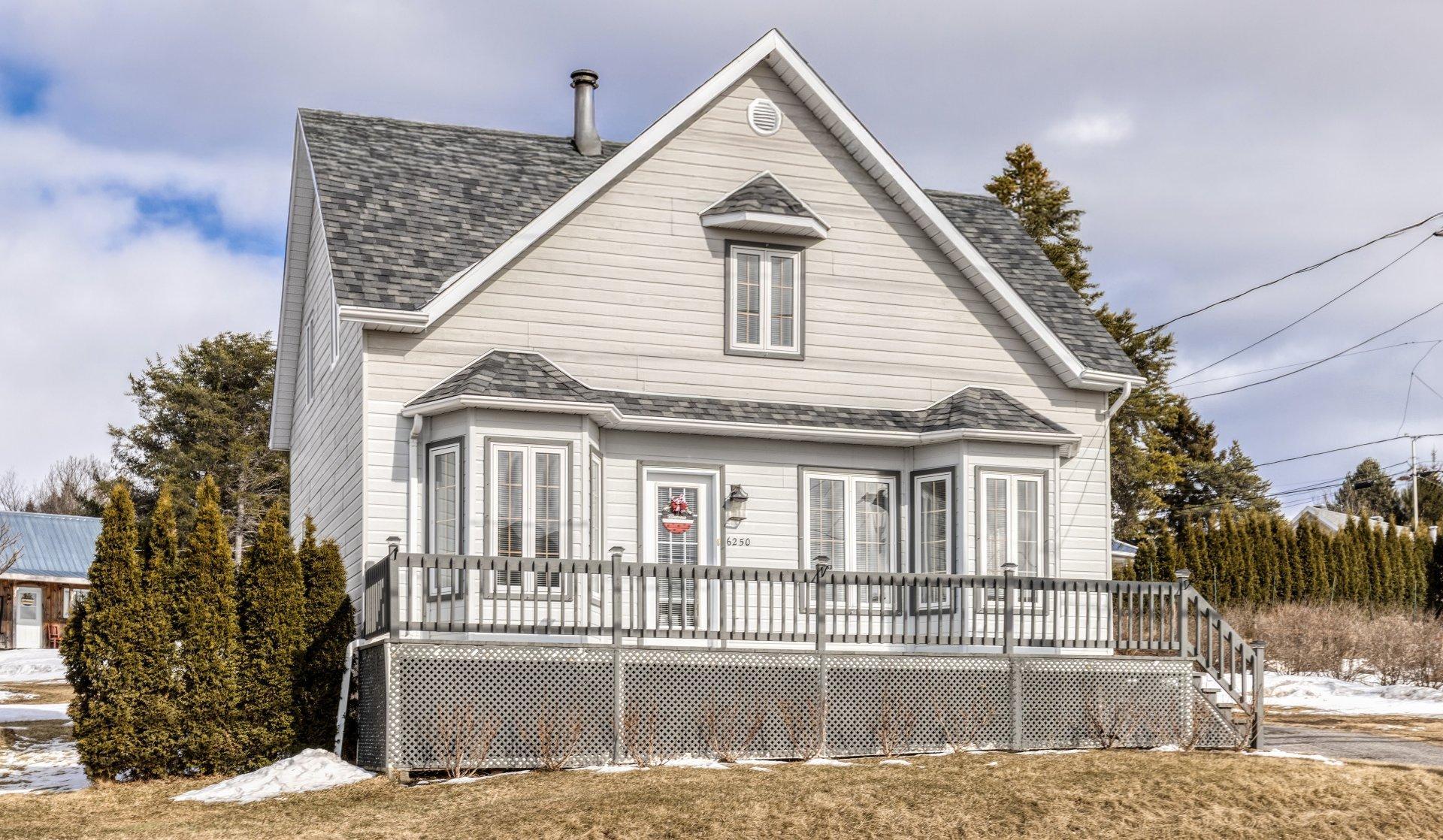 









6250


Rue Principale

,
Saint-Zénon,




QC
J0K3B0

