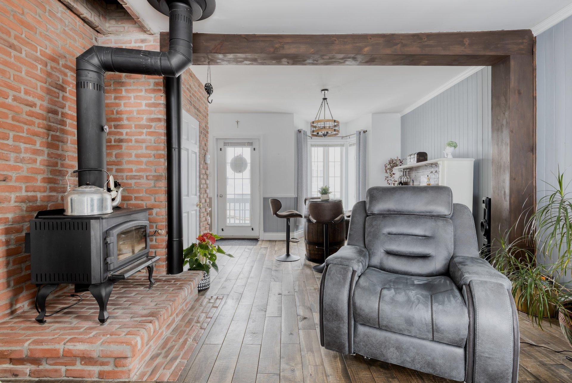 









6250


Rue Principale

,
Saint-Zénon,




QC
J0K3B0

