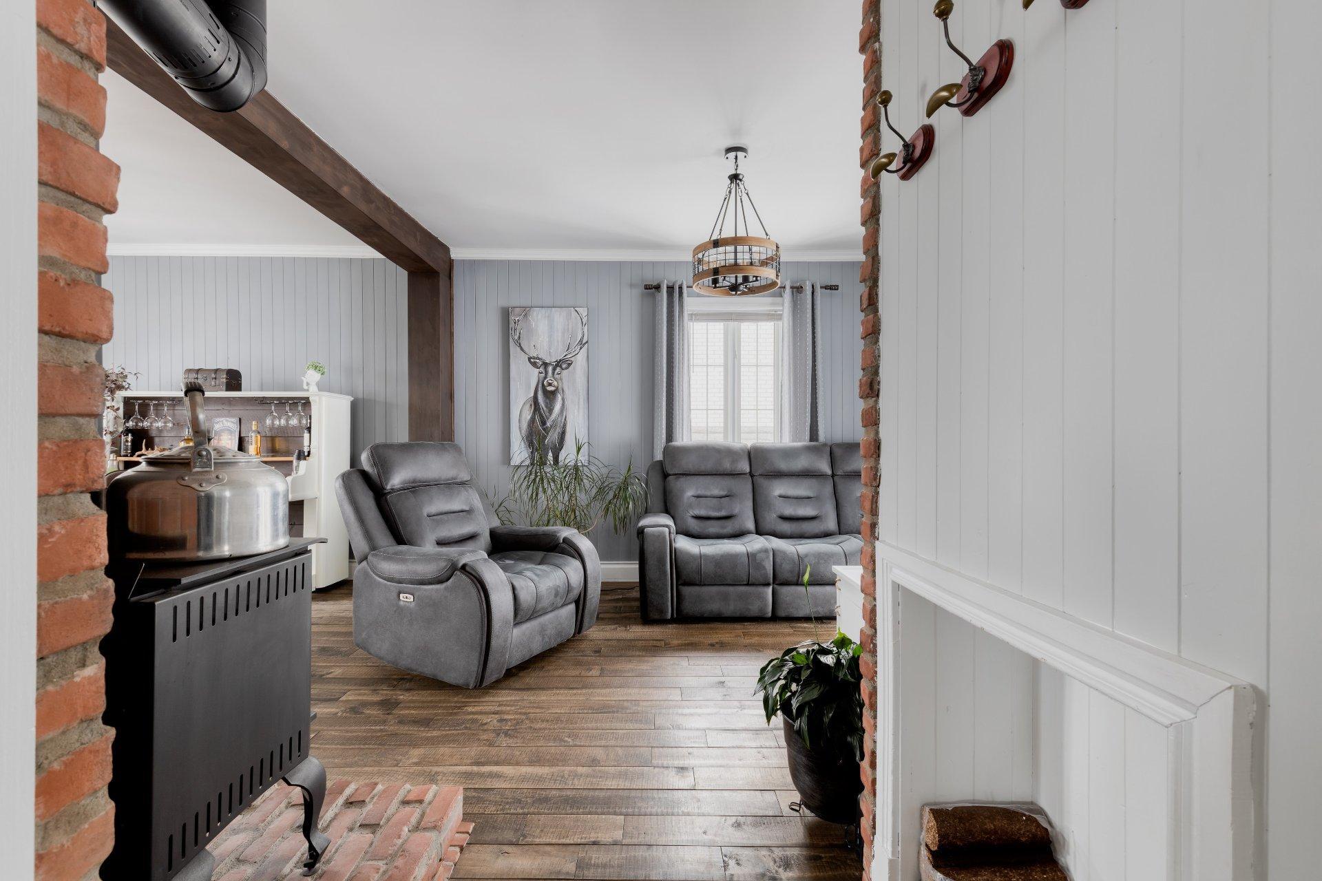 









6250


Rue Principale

,
Saint-Zénon,




QC
J0K3B0

