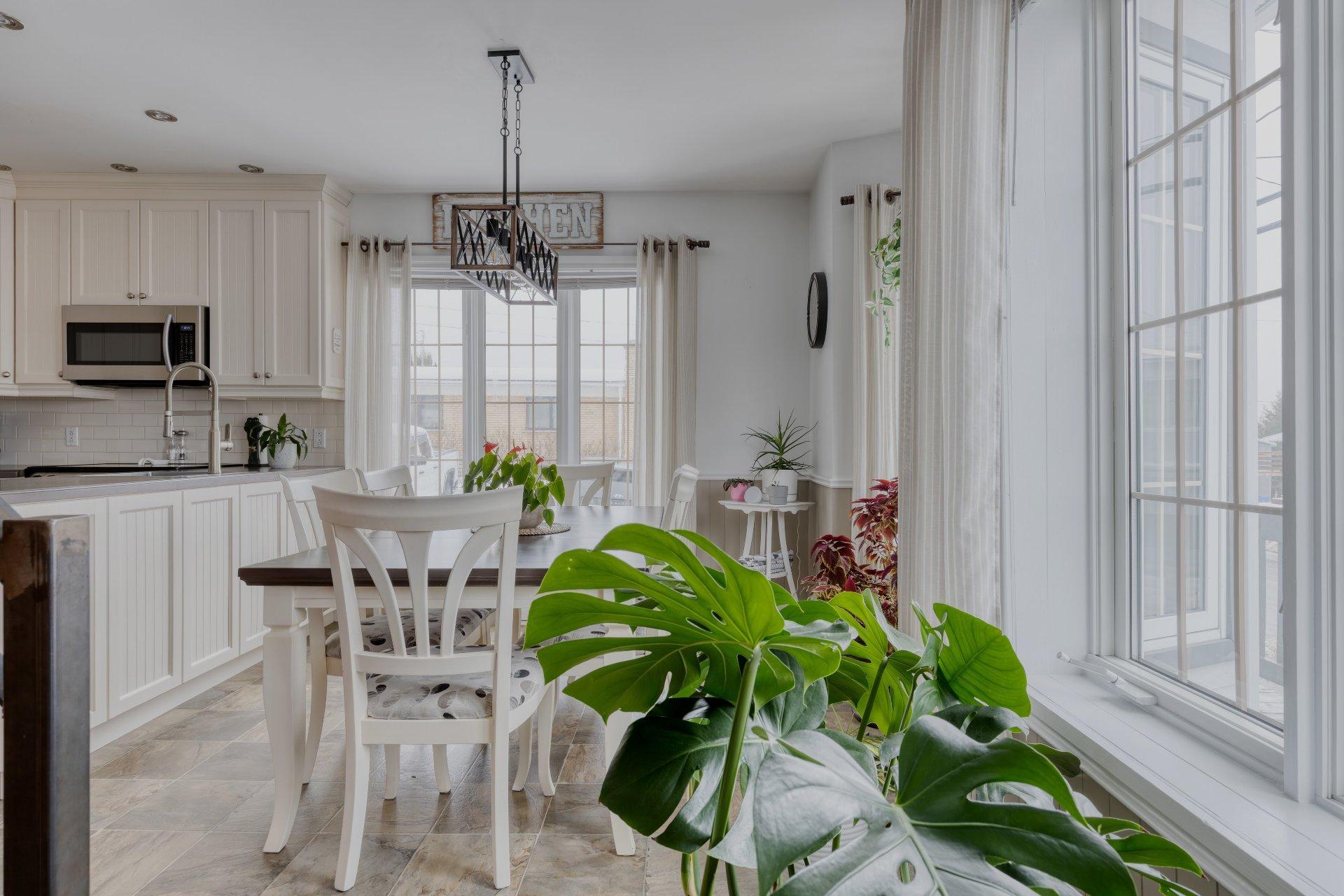 









6250


Rue Principale

,
Saint-Zénon,




QC
J0K3B0

