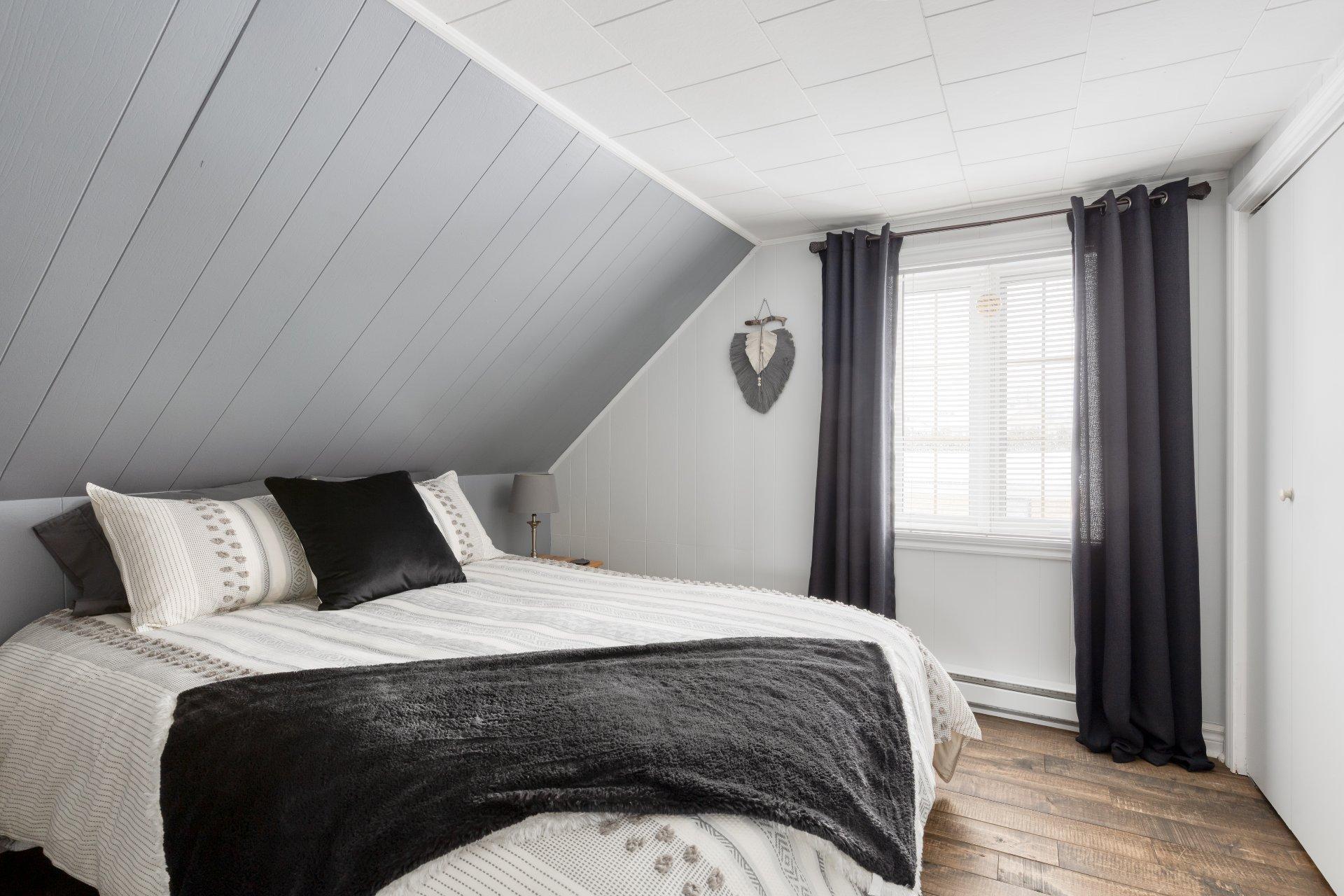 









6250


Rue Principale

,
Saint-Zénon,




QC
J0K3B0

