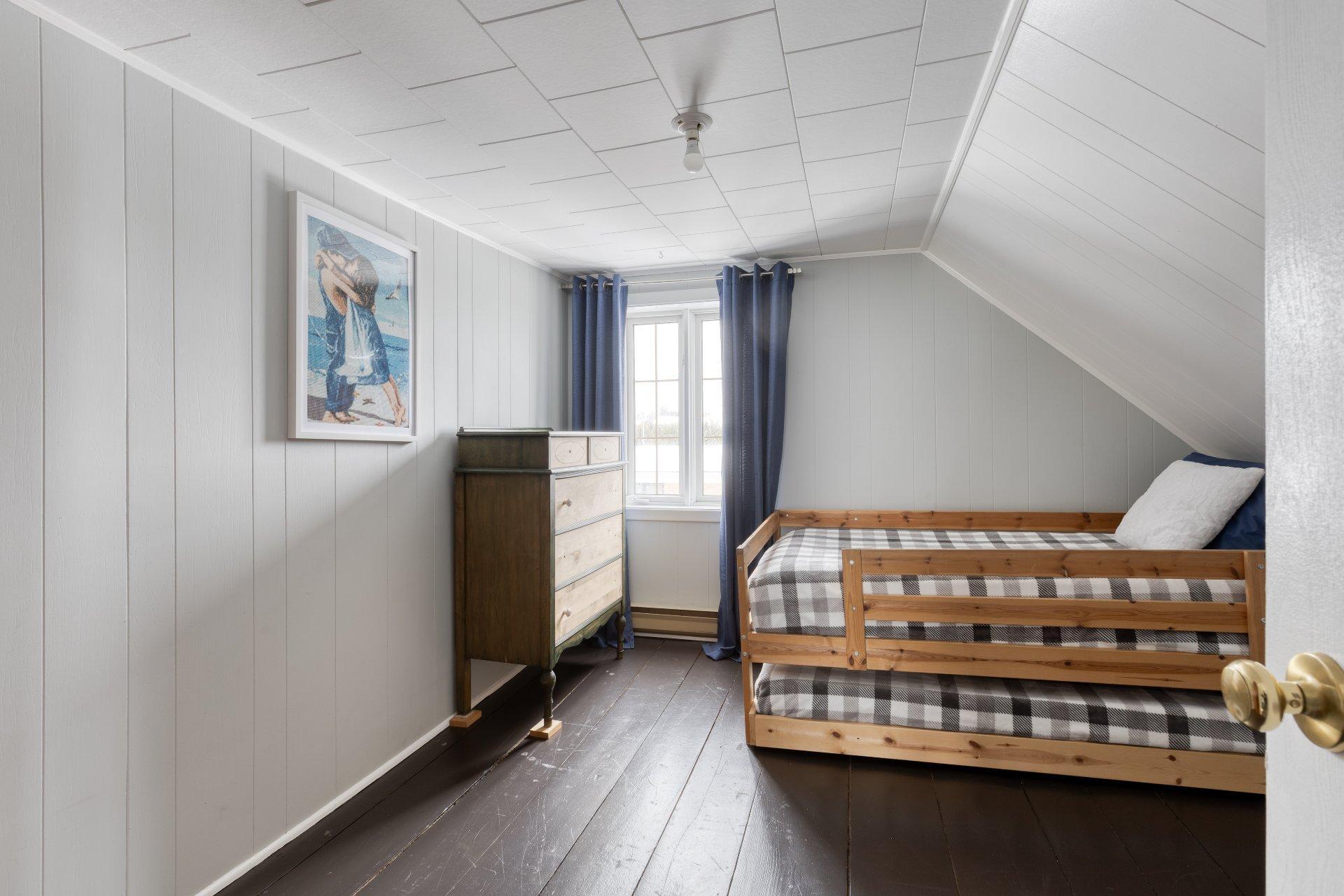 









6250


Rue Principale

,
Saint-Zénon,




QC
J0K3B0

