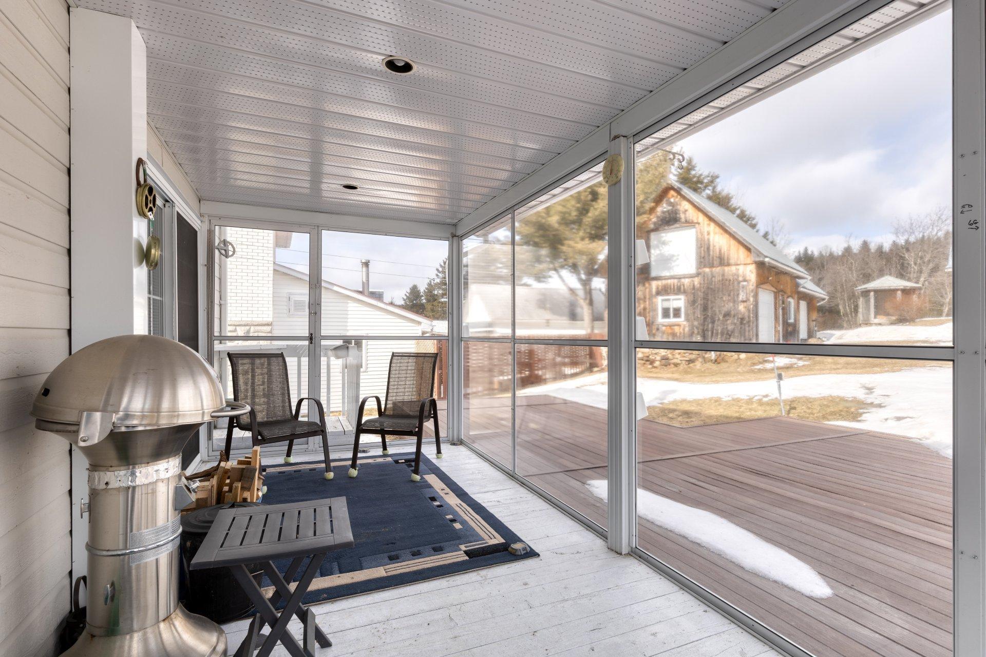









6250


Rue Principale

,
Saint-Zénon,




QC
J0K3B0

