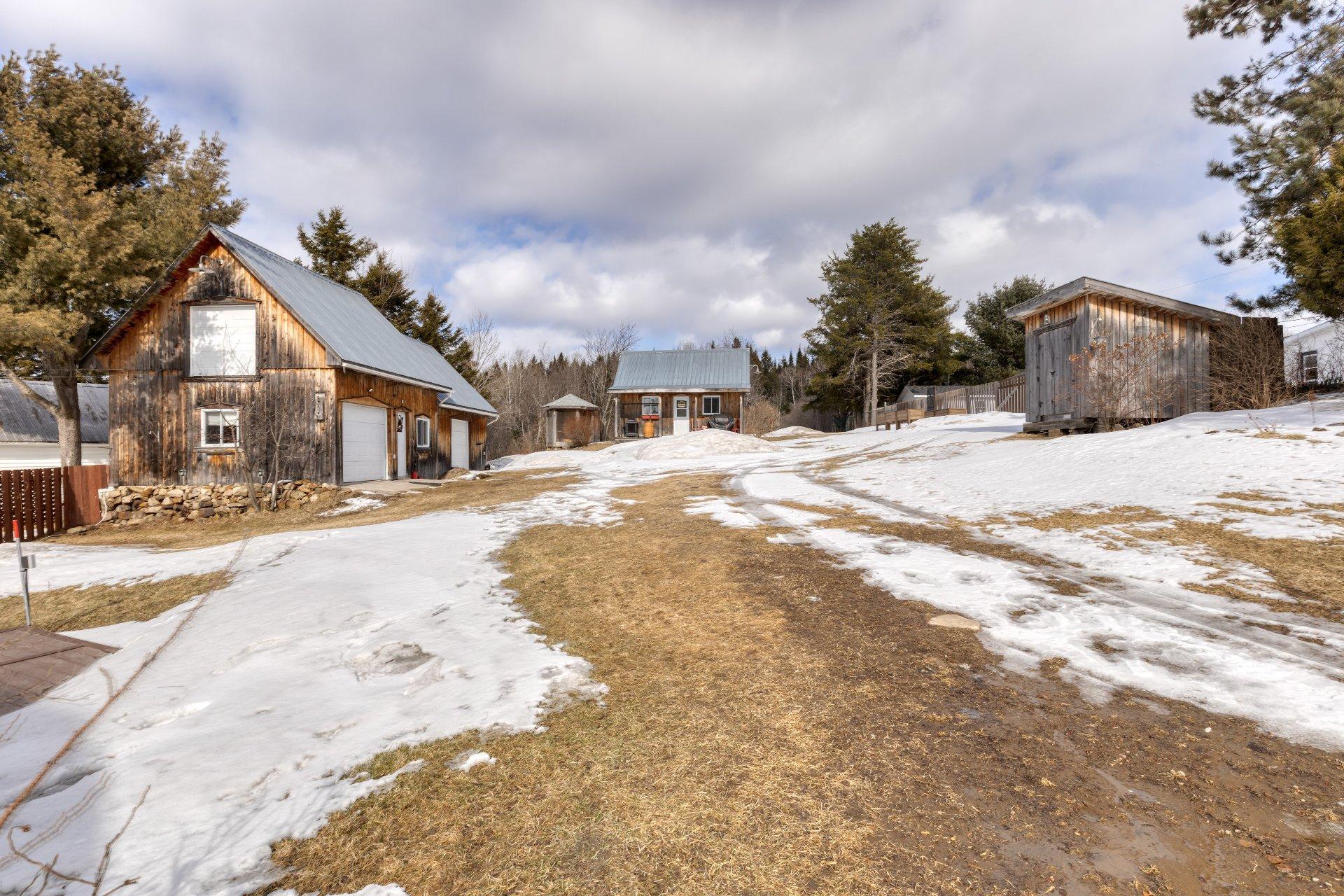 









6250


Rue Principale

,
Saint-Zénon,




QC
J0K3B0

