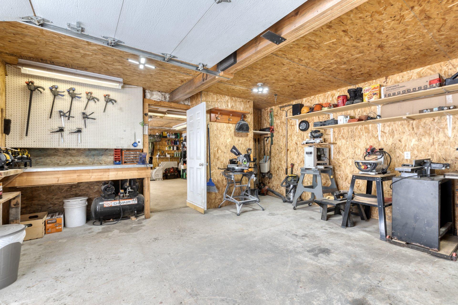 









6250


Rue Principale

,
Saint-Zénon,




QC
J0K3B0

