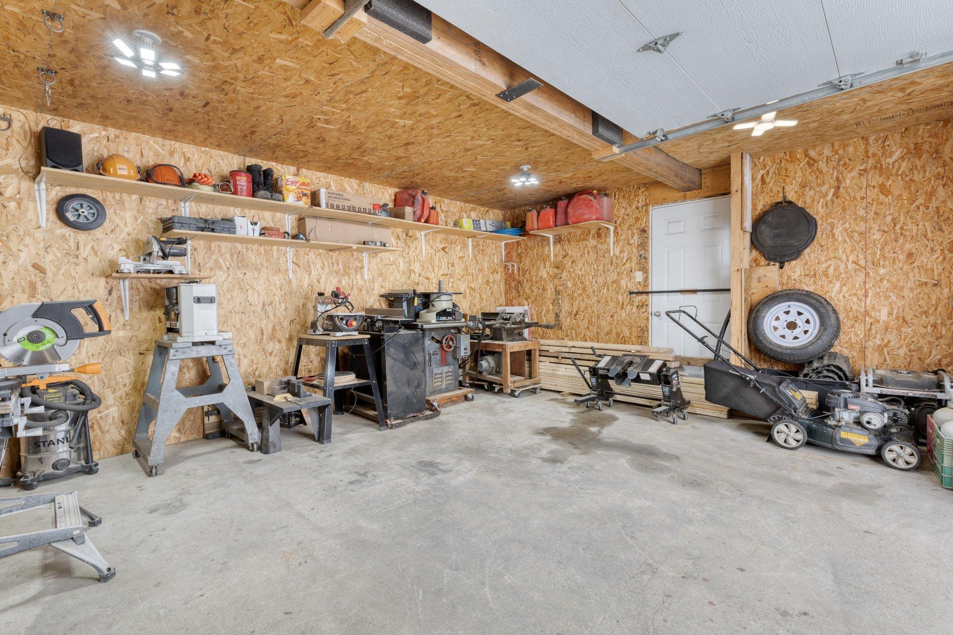 









6250


Rue Principale

,
Saint-Zénon,




QC
J0K3B0

