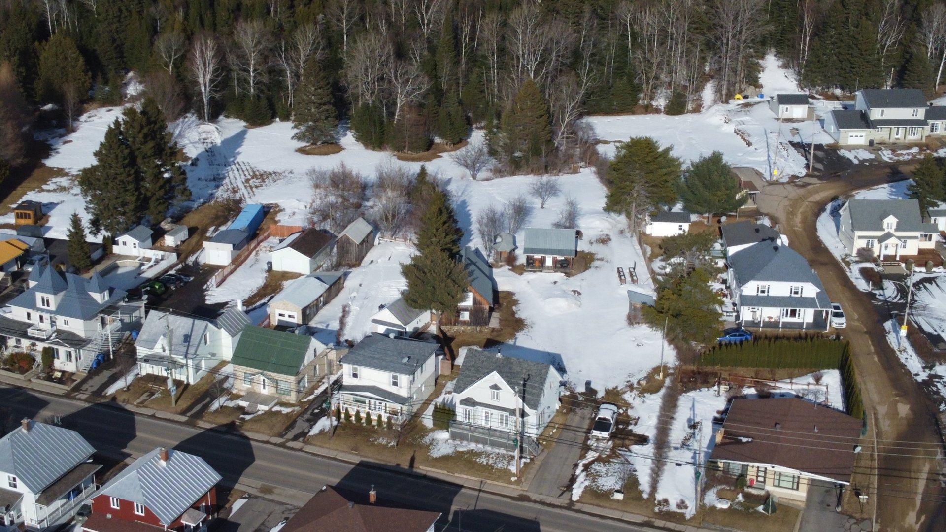 









6250


Rue Principale

,
Saint-Zénon,




QC
J0K3B0


