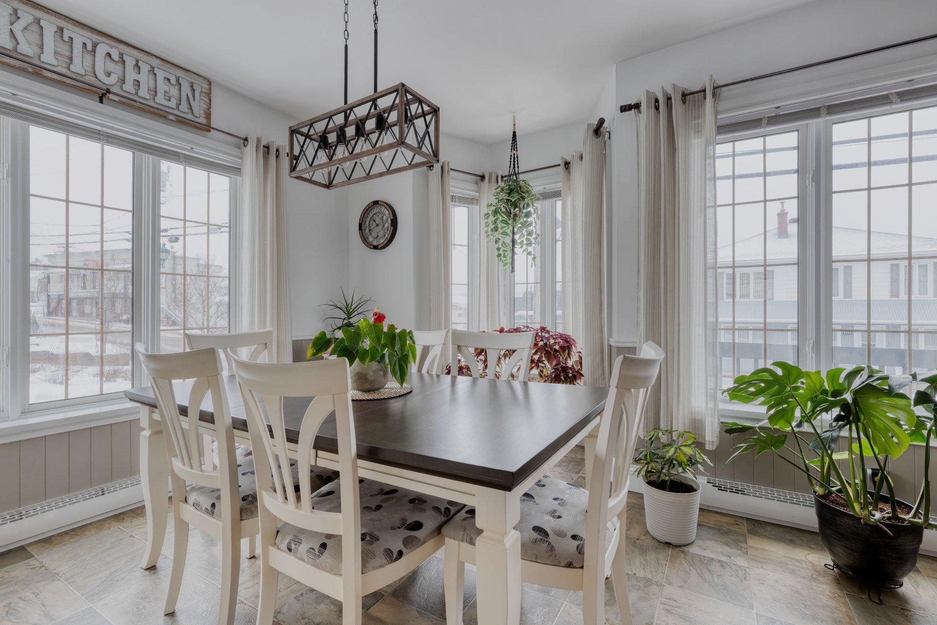 









6250


Rue Principale

,
Saint-Zénon,




QC
J0K3B0

