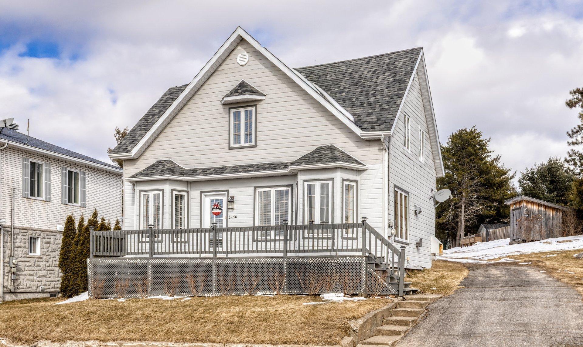 









6250


Rue Principale

,
Saint-Zénon,




QC
J0K3B0

