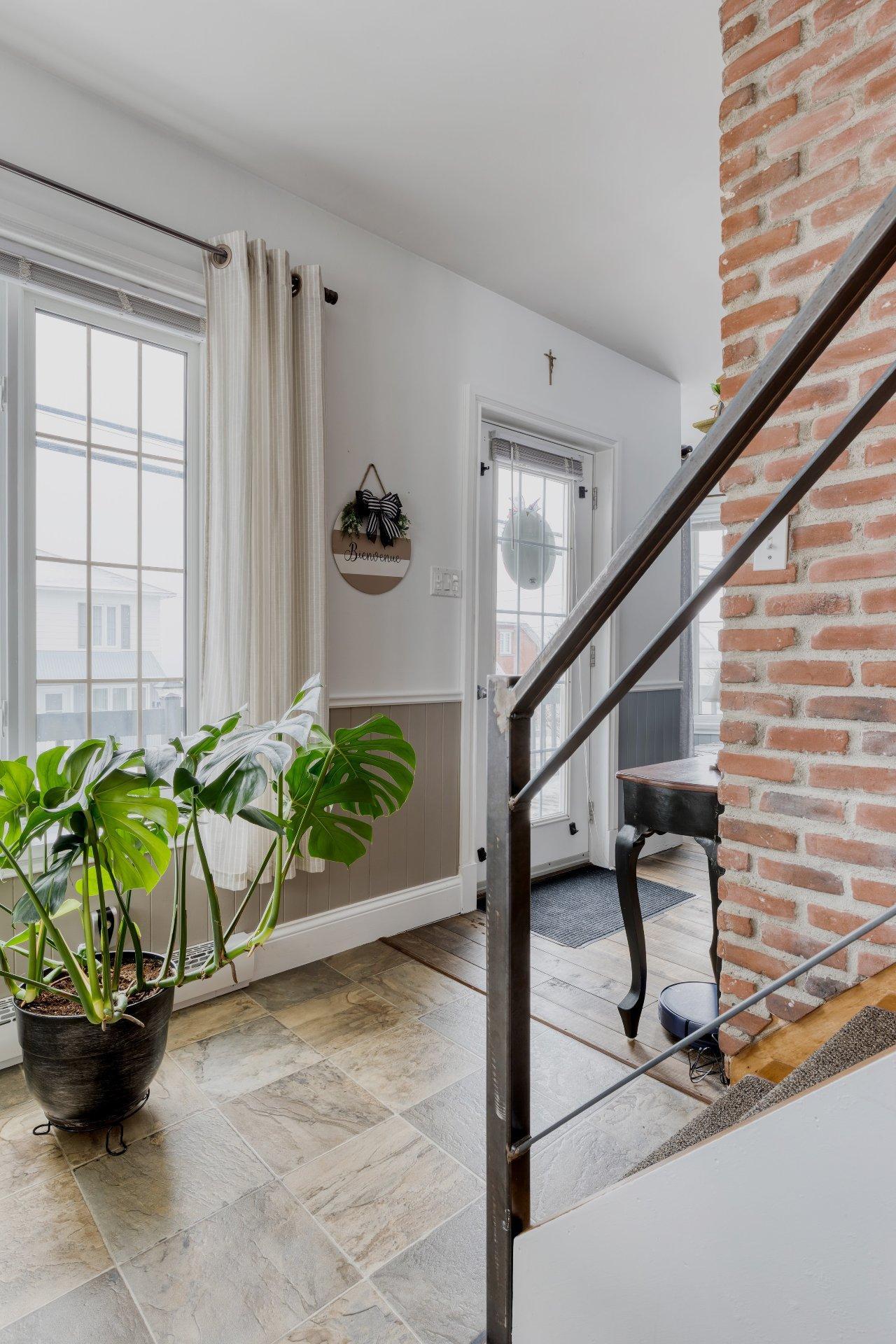









6250


Rue Principale

,
Saint-Zénon,




QC
J0K3B0

