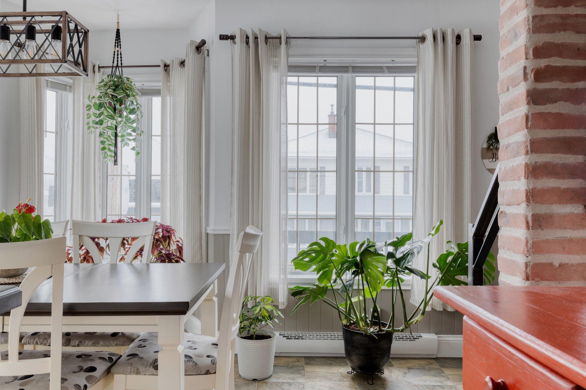 









6250


Rue Principale

,
Saint-Zénon,




QC
J0K3B0

