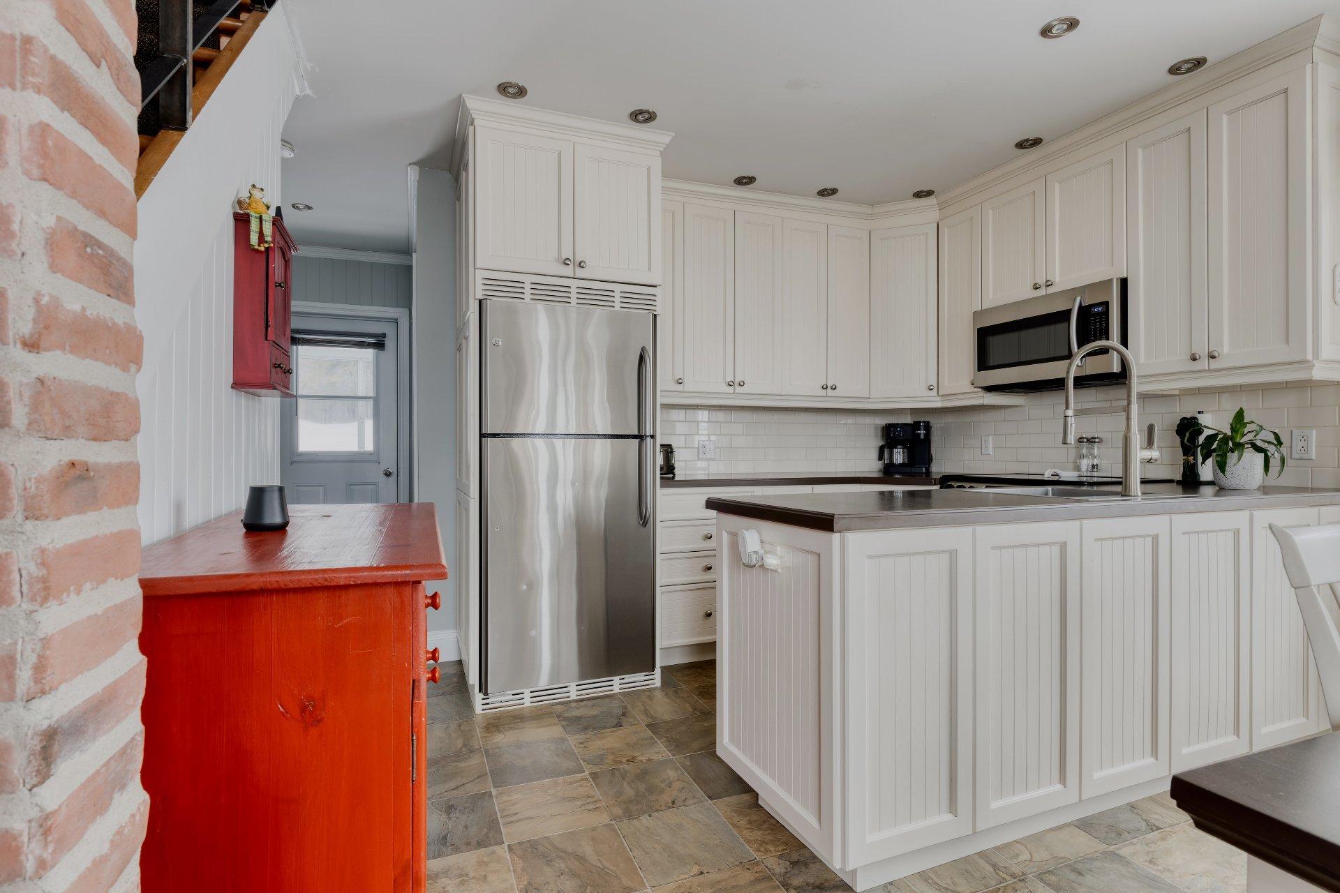 









6250


Rue Principale

,
Saint-Zénon,




QC
J0K3B0

